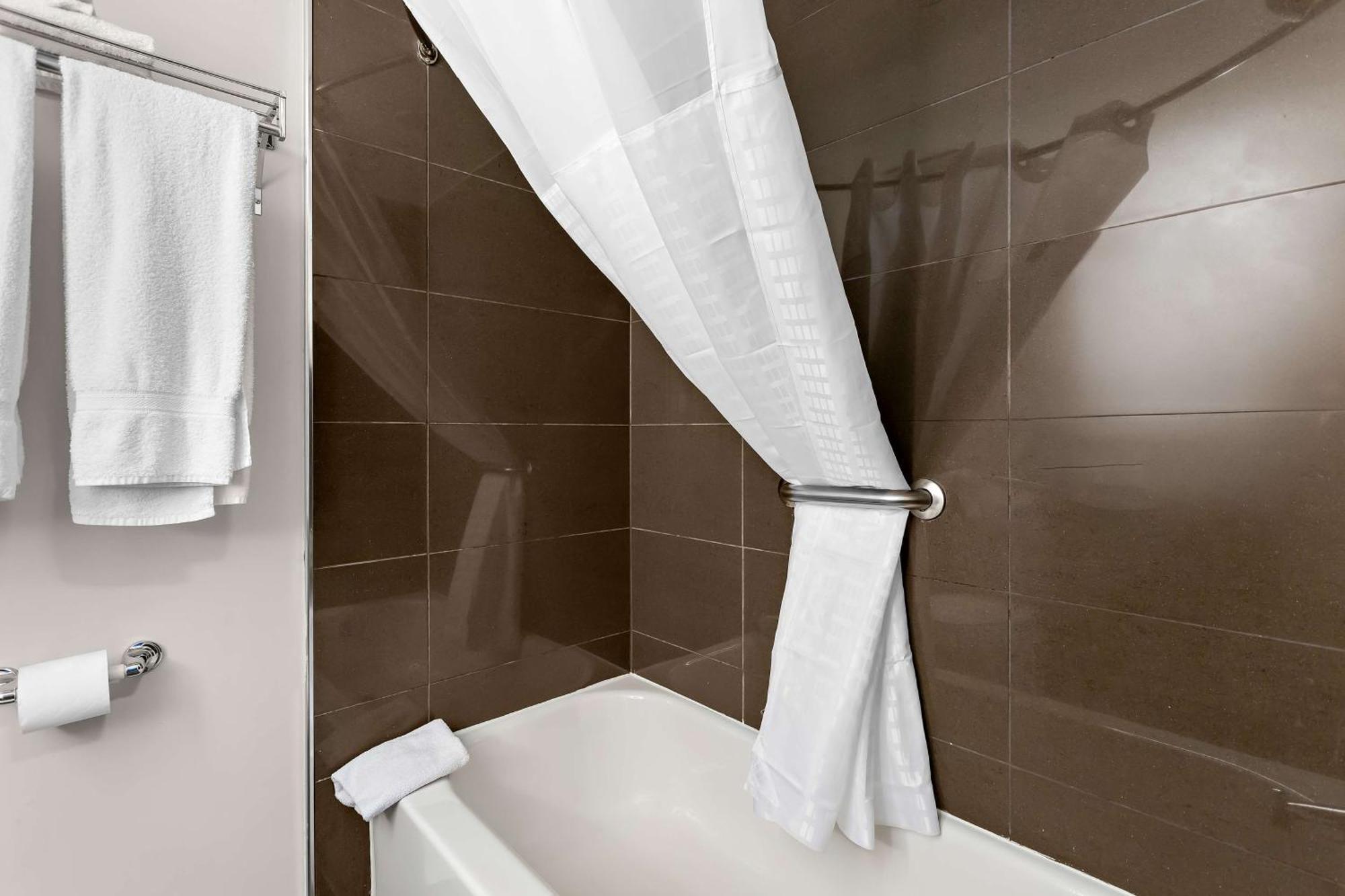 Surestay Plus By Best Western Windsor Exterior foto